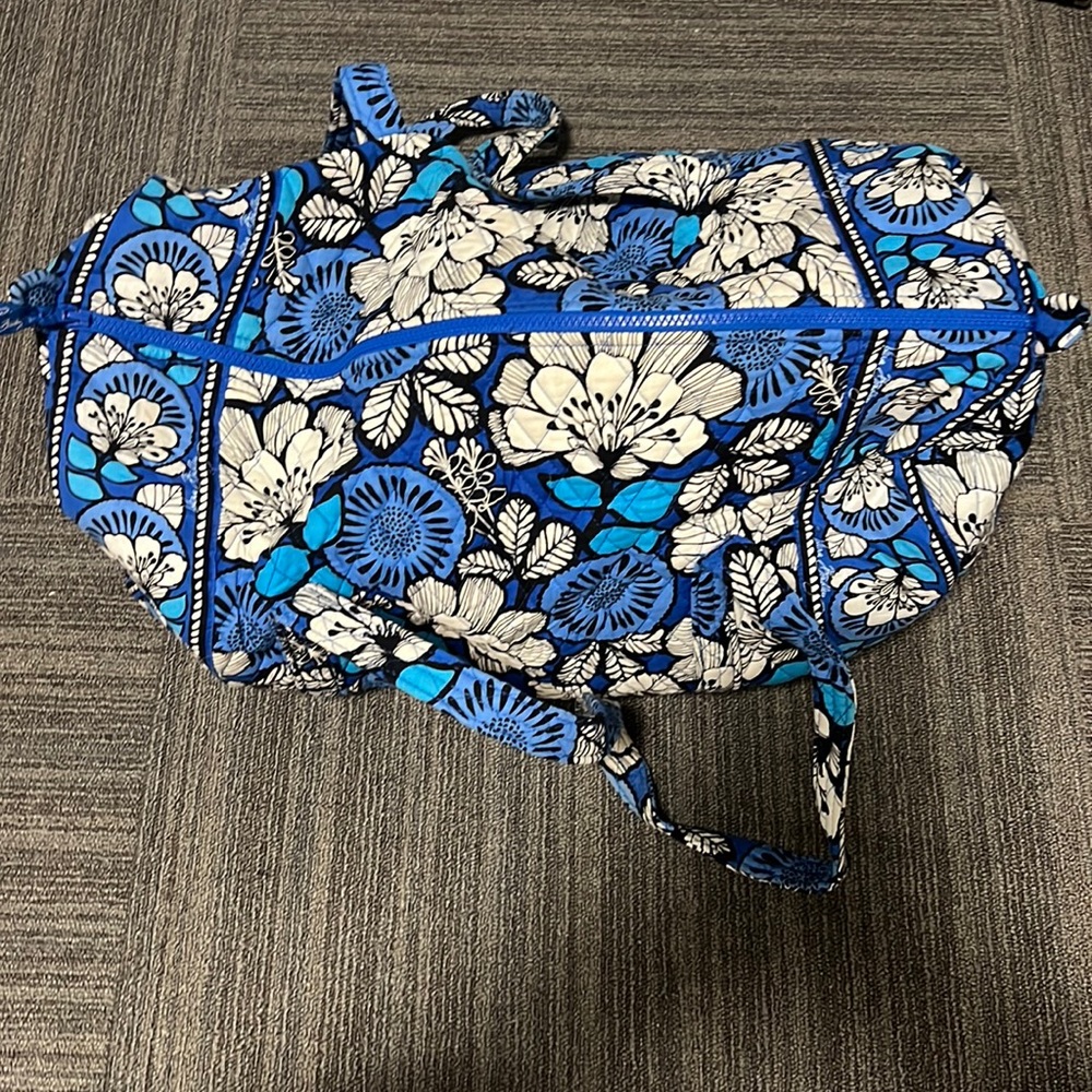 Vera Bradley duffle bag, excellent condition